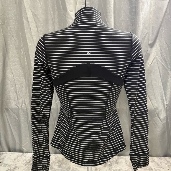 Lululemon Black and White parallel Define Jacket - Picture 6 of 15